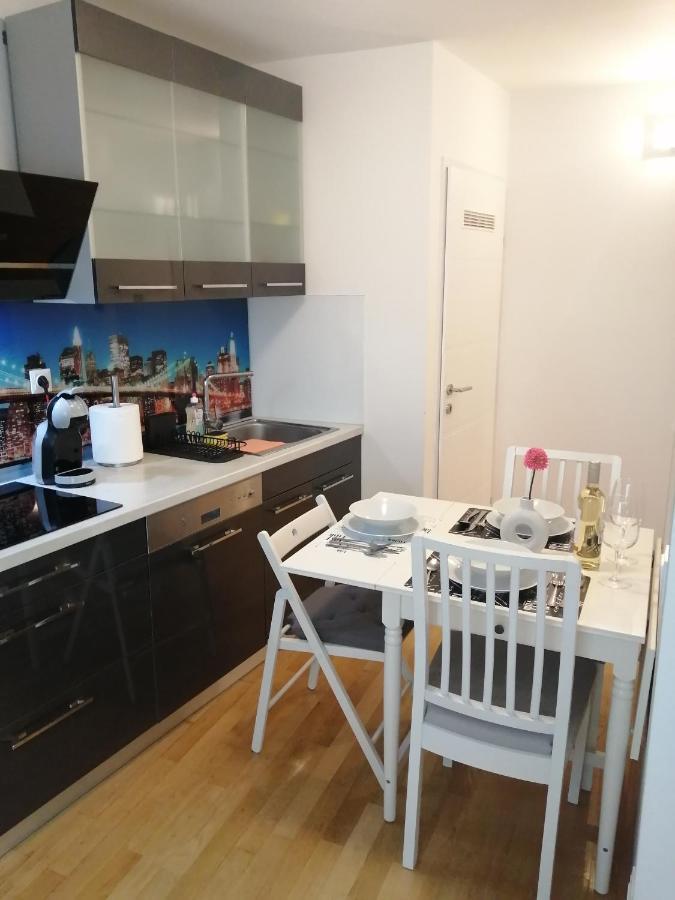 Apartment Tesla เวียนนา ภายนอก รูปภาพ