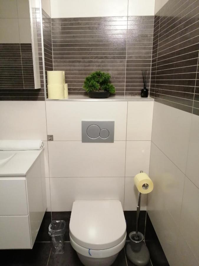 Apartment Tesla เวียนนา ภายนอก รูปภาพ