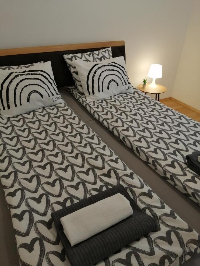 Apartment Tesla เวียนนา ภายนอก รูปภาพ