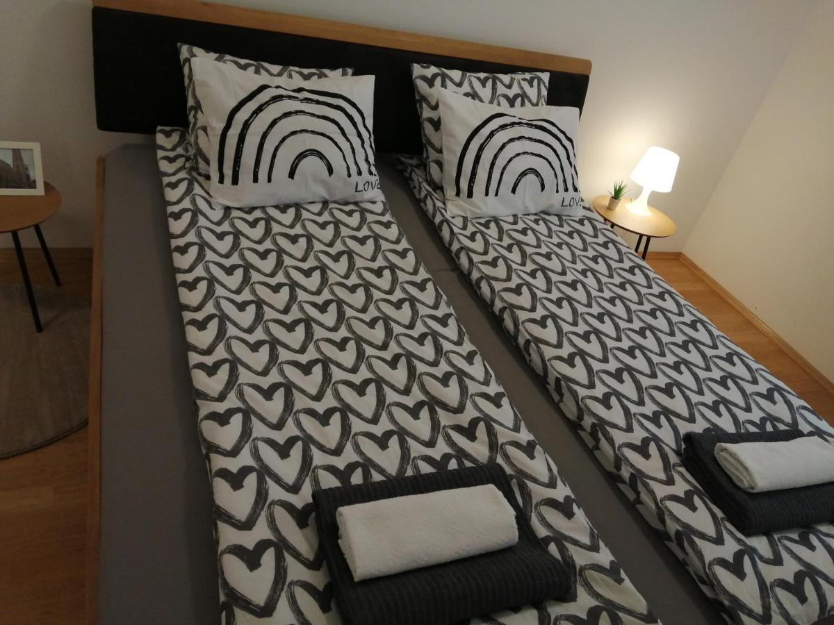 Apartment Tesla เวียนนา ภายนอก รูปภาพ